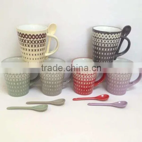China Supplier Ceramic Mug and Best Home Glazed Porcelain Travel V-Shape Mug ,with Spoon photo-2