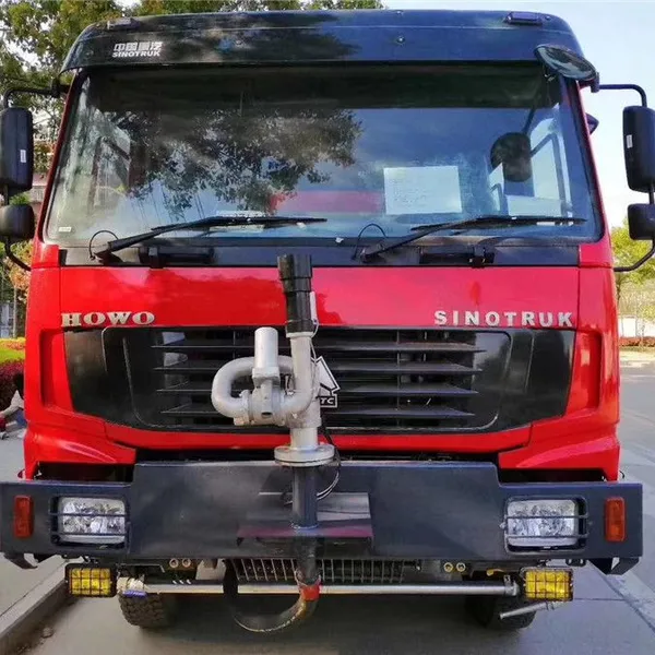 The Euro III Emission Standard Heavy Truck WoWo 11-ton Dual-purpose Dry Powder and Foam Fire Truck