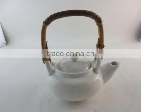Small Capacity White Porcelain Tea Pot With Bamboo Handle Cheap Price photo-2