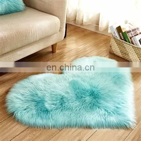 Artificial Wool Rug Heart Shape Plush Carpet for Household photo-5