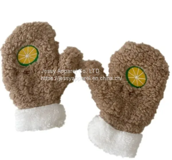 Instagram Fluffy Gloves Keep a Cute Girl Warm and Wet photo-3