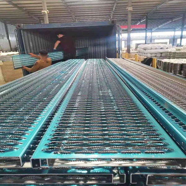 Industrial Safety Anti-slip Products, Galvanized Alligator Mouth Anti-slip Plate, Stair Tread, Perforated Plate photo-3