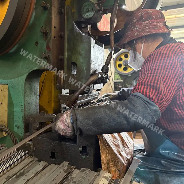 Wholesale Stainless Steel Expanded Mesh Refractory Lining Bonding Holes 1m*2m Uniform Mesh Size Welding photo-5