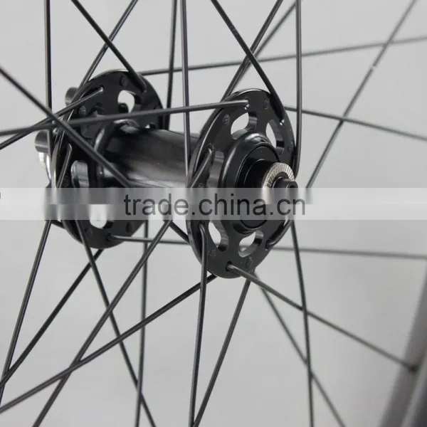 China Carbon Bike Wheels Clincher Carbon Wheels 28mm Depth Carbon Wheels 28C-26ER photo-3