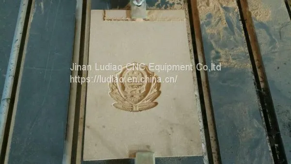 Дешевый деревянный / знак логотип резки ЧПУ фрезер 1325 цена в Китае photo-4