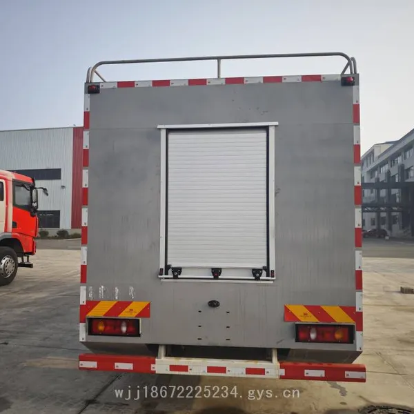 Dongfeng Huashen t5 4x4 12-cubic-meter Fire-fighting Sprinkler Truck, 4*4 Drive Emergency Water Spraying Vehicle photo-4