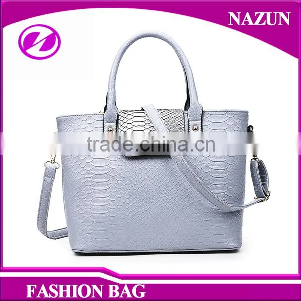 Hot Sell PU Leather Material Patent Leather Logo Handbag For Weekend photo-6