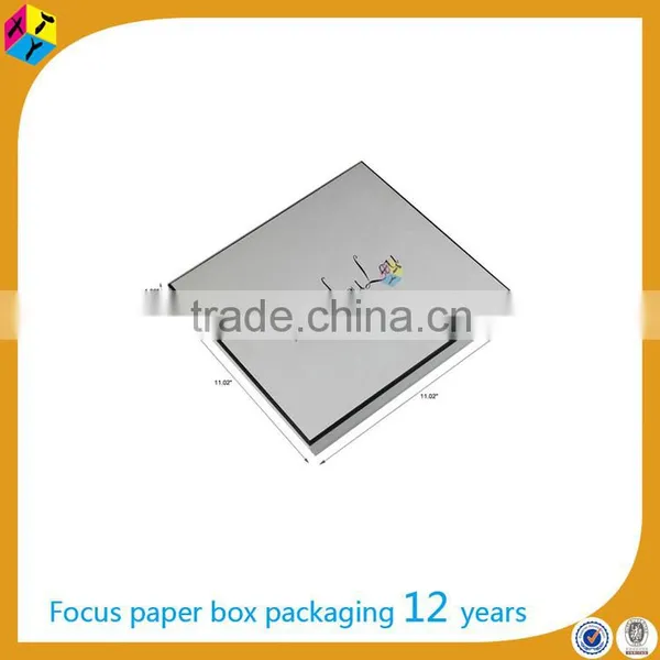 White Plain Paper Packaging Scarf Subscription Box photo-2