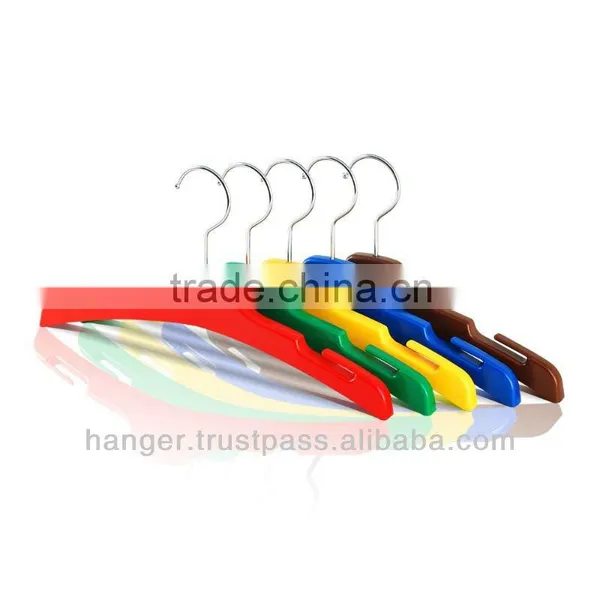 Pentad Plastic Hangers in Five Colors for Bathroom Accessory