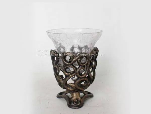 Cast Iron Candle Holder With Leaf Shaped