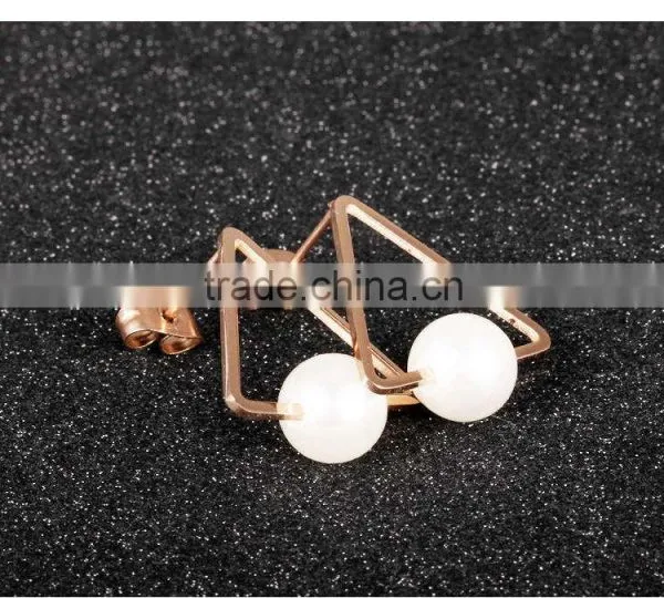 Wholesale Fashion Jewelry Triangle Shape 18K Rose Gold Plated Pearl New Earring Designs for Women photo-3