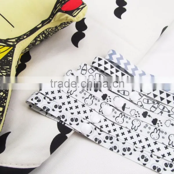 INS Hotsale White and Black Pacifier Clips With Buttons photo-4