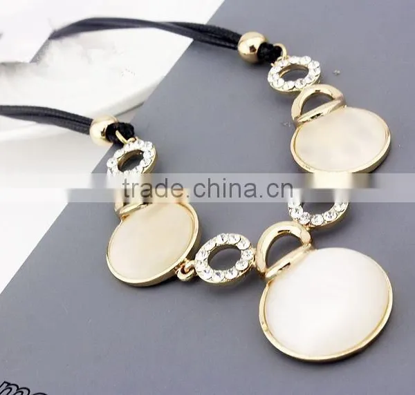 Women Crystal Rounded Pendant Necklace With Crystals Good Gifts photo-3