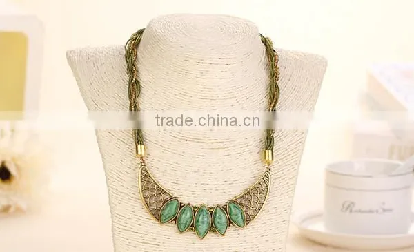 Fashioable New Trendy High-end Gemstone Necklace Vintage Geometric Necklace Wholesale photo-2