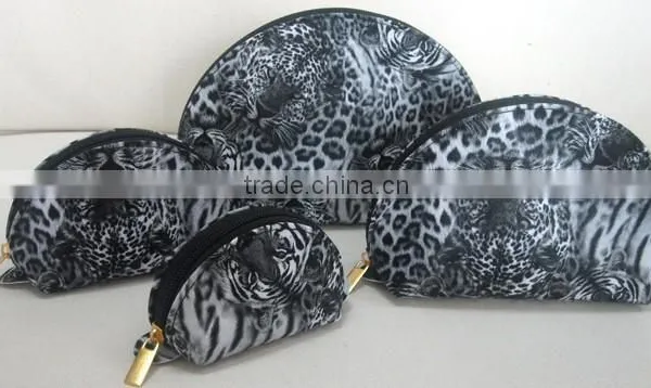 Wholesales Lastest Design of Half Moon Pvc Cosmetic Bags photo-4