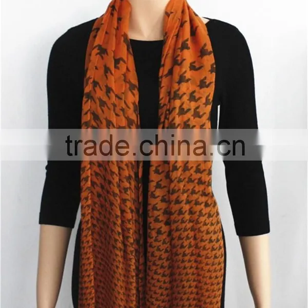 Houndstooth Printed Viscose Scarf With Fringe photo-2