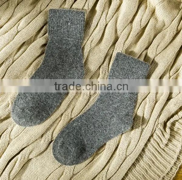 Zm33450a Cheap Wholesale Korean Style Retro Pure Color Winter Socks for Women photo-4