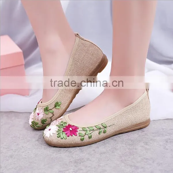 Zm50241b New Style Wholesale Women Shoes Embroidery Flat Cloth Shoe photo-3