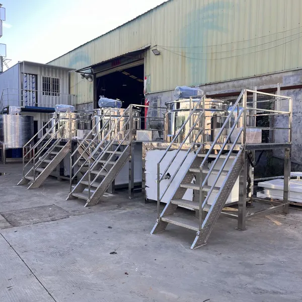 Heated Liquid Mixing Tank for Beverage Production Jacketed Heating Tank for Juice Blending photo-2