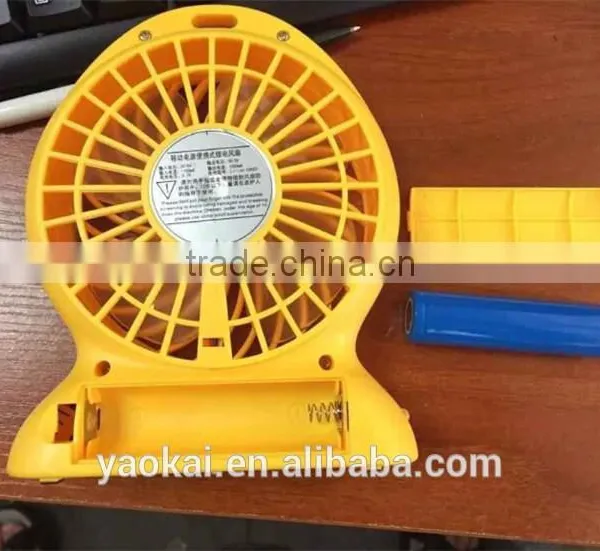 2016 Hot Sale Rechargeable Battery Operated Fan Mini Desktop Mist Cooling Fan photo-5