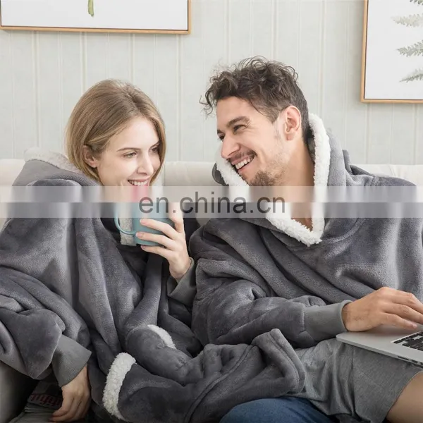 High Quality Convenient Polyester Material Lightweight Wearable Sherpa Blanket With Large Pocket photo-2