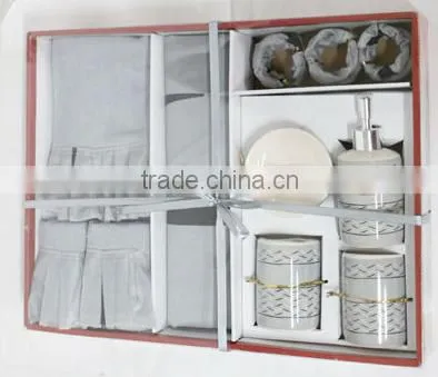 100% Polyester Bathroom Set With Ceramics Accessary photo-3