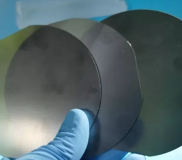 10*10*0.5 mm Semi P Grade 4H-N Semi SiC Chips Silicon Carbide Wafer photo-2