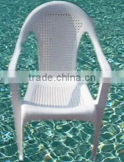 PLASTIC BEACH CHAIR