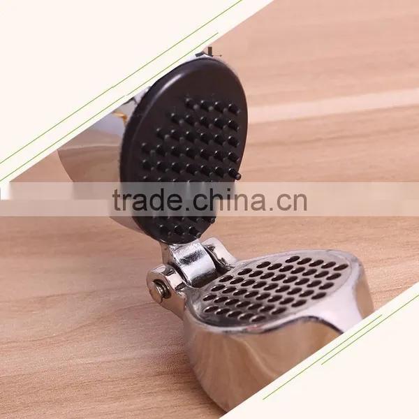 Kitchen Multifunctional Peel it Manually Pound Garlic Press-Zn Alloy Stainless Pound Garlic photo-4