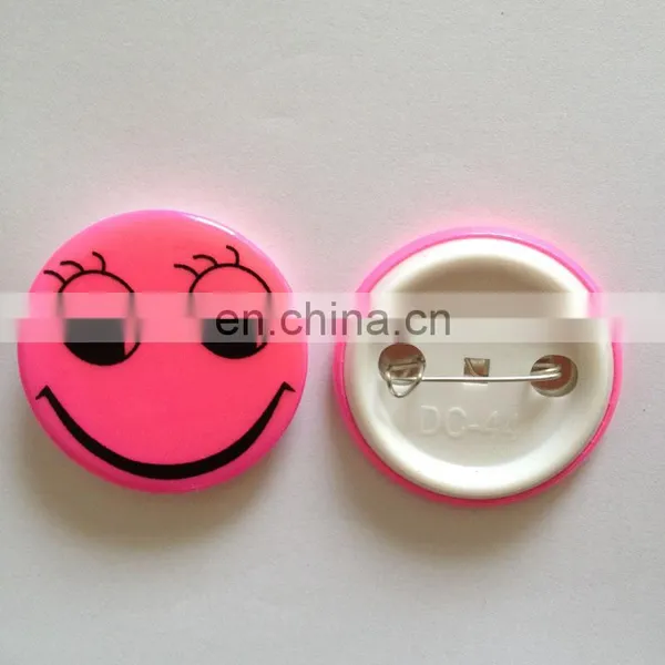 High Quality Pink Reflective Tin Badge photo-5