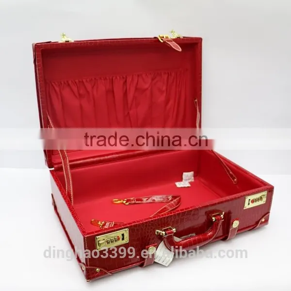 New Arrival Luggage Case Customized PU Travel Bag Fashion Red Tote Travel Bag photo-5
