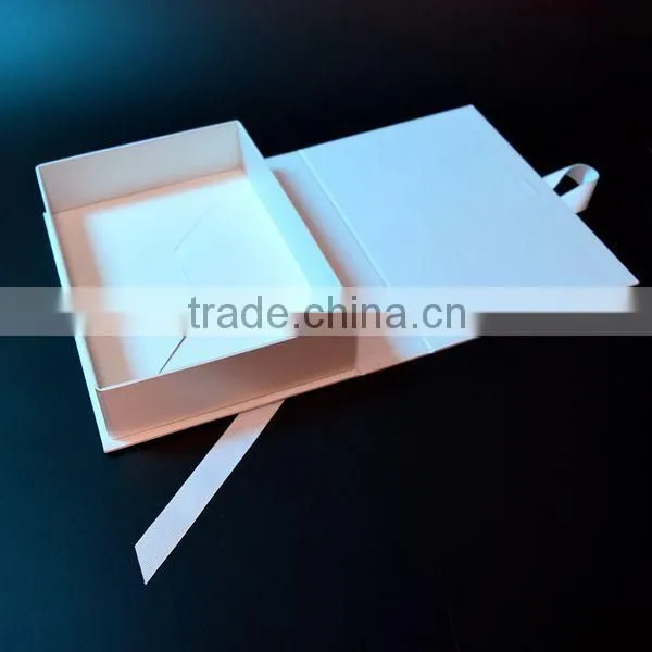 Luxury Customized White Bra Packaging Box Design photo-2