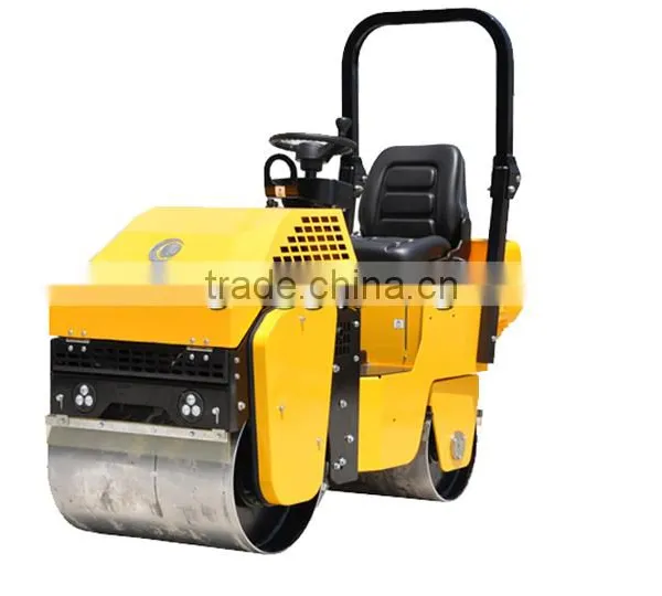 Ride-on vibratory roller machine