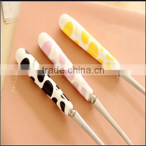2015 Hot Sell Food Grade Plastic Handle Stailess Steel Spoon Supplier in China,food Grade Plastic Kitchen Supplier photo-5