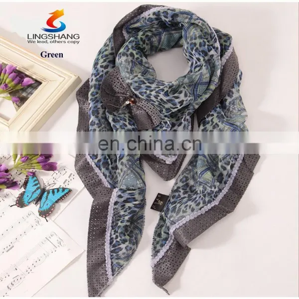 Lingshang New Design Lady's Pure Acrylic Handmade Knitted Triangular Attached Bowknot Scarf photo-4