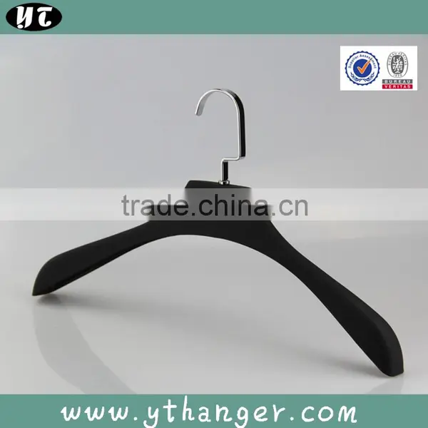 HA1423 Non Slip Plastic Clothes Hanger Rubber Coated Coat Hanger photo-3