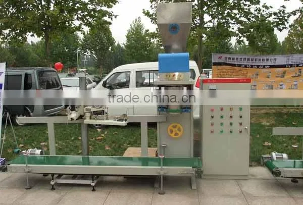 Poultry feed quantitative packing machine