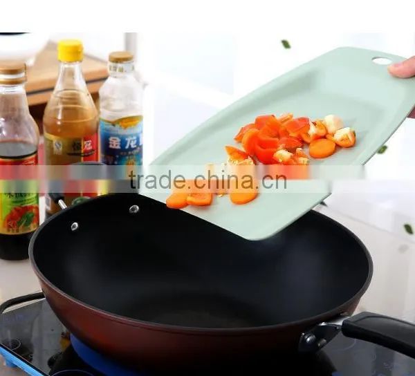 Multi-function Plastic Cutting Board With Hook photo-2