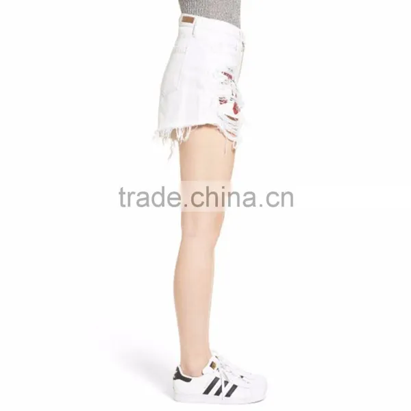 Embroidered Pocket Damaged Woman Denim Shorts photo-3