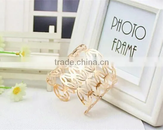 Wholesale Ellipse Superposition Jewelry Hollow Design Wide Bangle for Promotion photo-3