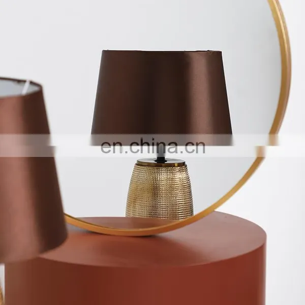 China Factory Direct Sale Home Decor Living Room Porcelain Vintage Gold Table Lamp for Hotel photo-4