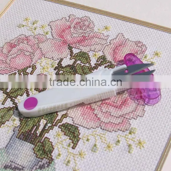 Wholesale Plastic Handle Sewing Scissors Portable Cross Stitch Mini Safe Scissors With Cap Colorful photo-5