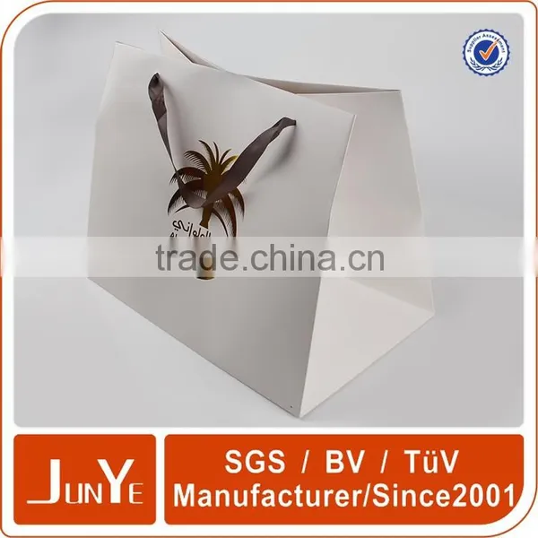 Color Printed Paper T-shirt Bag for Shopping Elegance photo-3