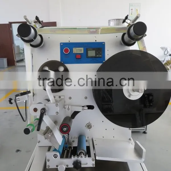 Manual Round Bottle Labeling Machine photo-3