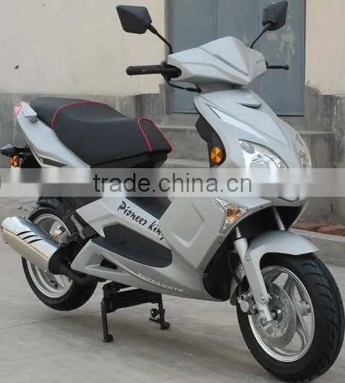 Hot Selling High Quality Beautiful Design 150cc Gas Scooter photo-3