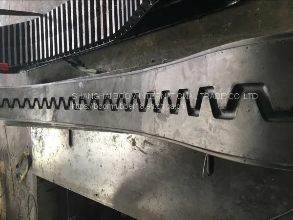 Road Construction Machinery With Rubber Tracks