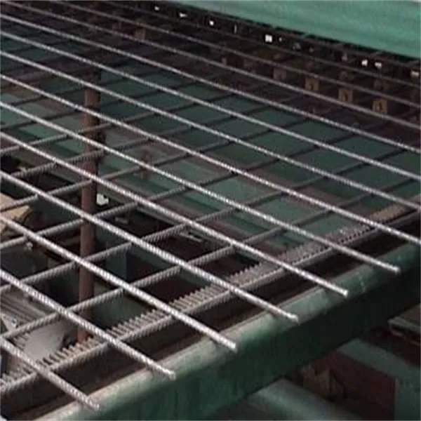 Factory Galvanized Iron Wire Mesh Roll Square Hole Welded Steel Chicken Cage Mesh With PVC Coating photo-5