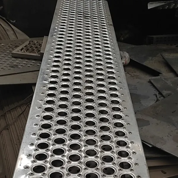 Anti-slip Perforated Mesh Pattern Plate, With Alligator Mouth Holes, Suitable for Pedestrian Walkways, Cutting and Bending Services Available photo-4