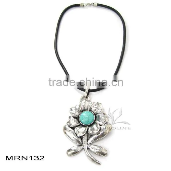 Fashion Natural Stone Natural Turquoise and Necklace