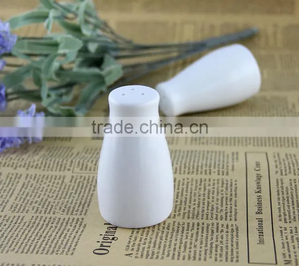 Wholesale Domestic Household White Ceramic Salt and Pepper Shaker Wedding Favors photo-2